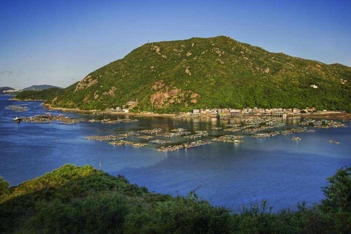 otok sredi vodnega telesa
