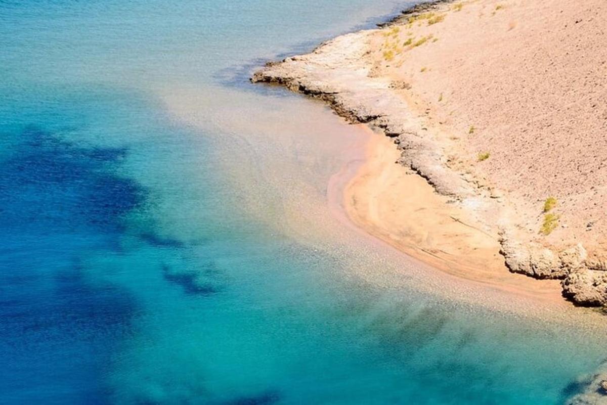 pemandangan udara pantai dan lautan