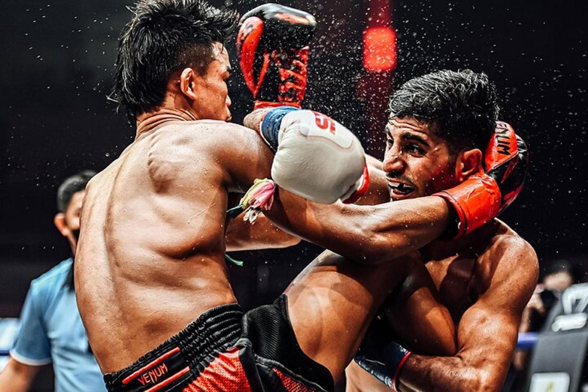two men are fighting in a boxing match
