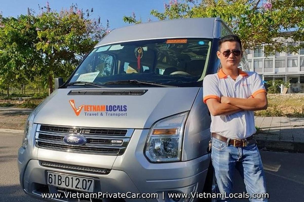 mees seisab veoauto ees