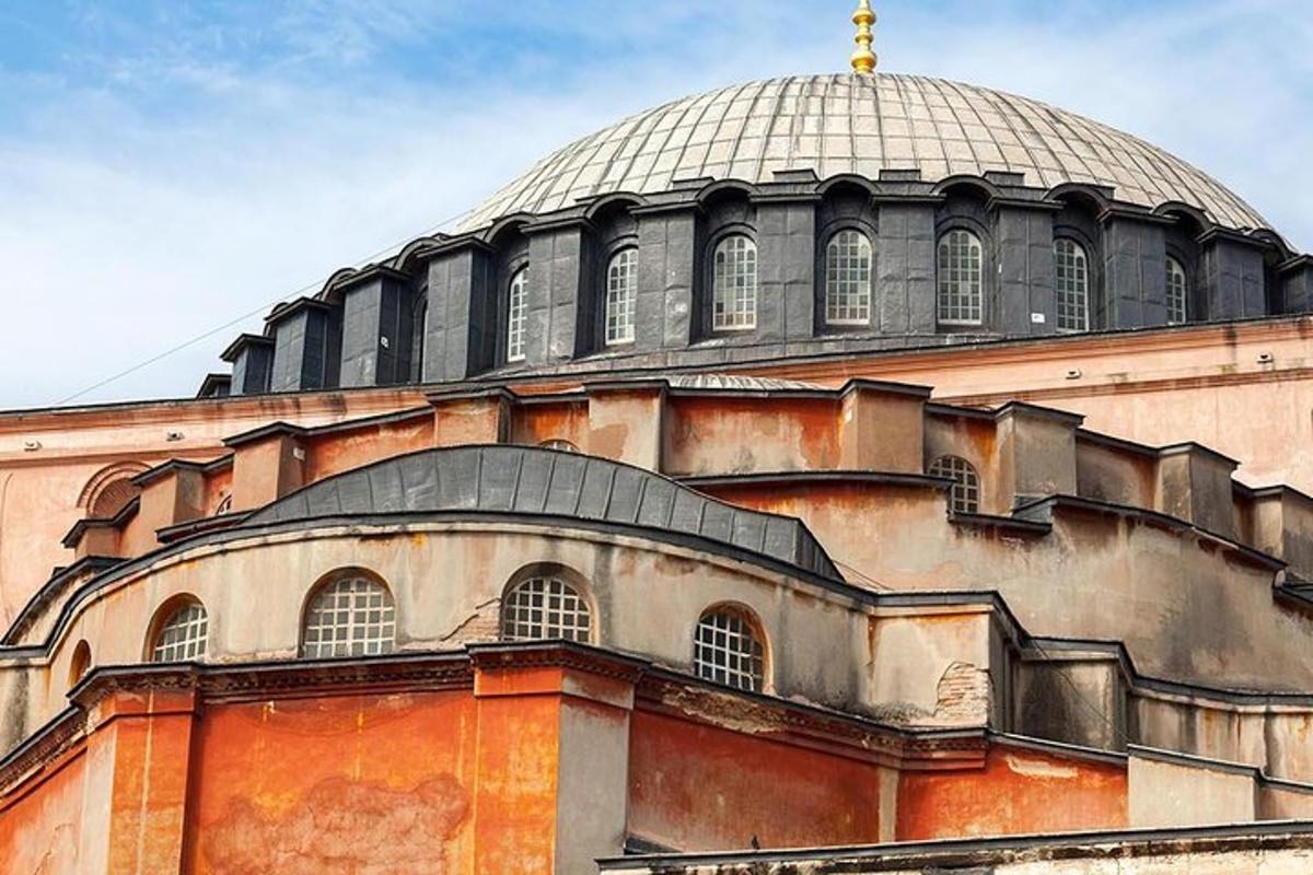 un edifici amb una cúpula a sobre