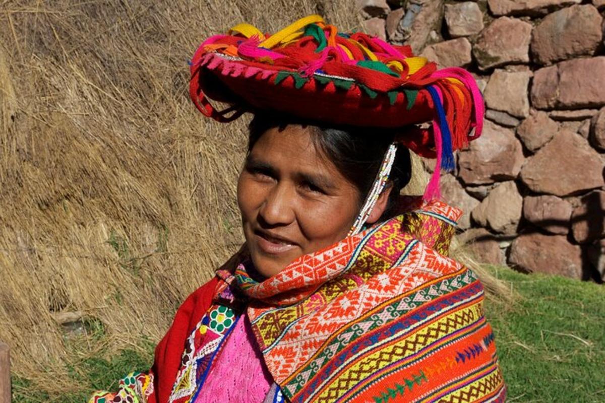 una donna con un cappello in testa