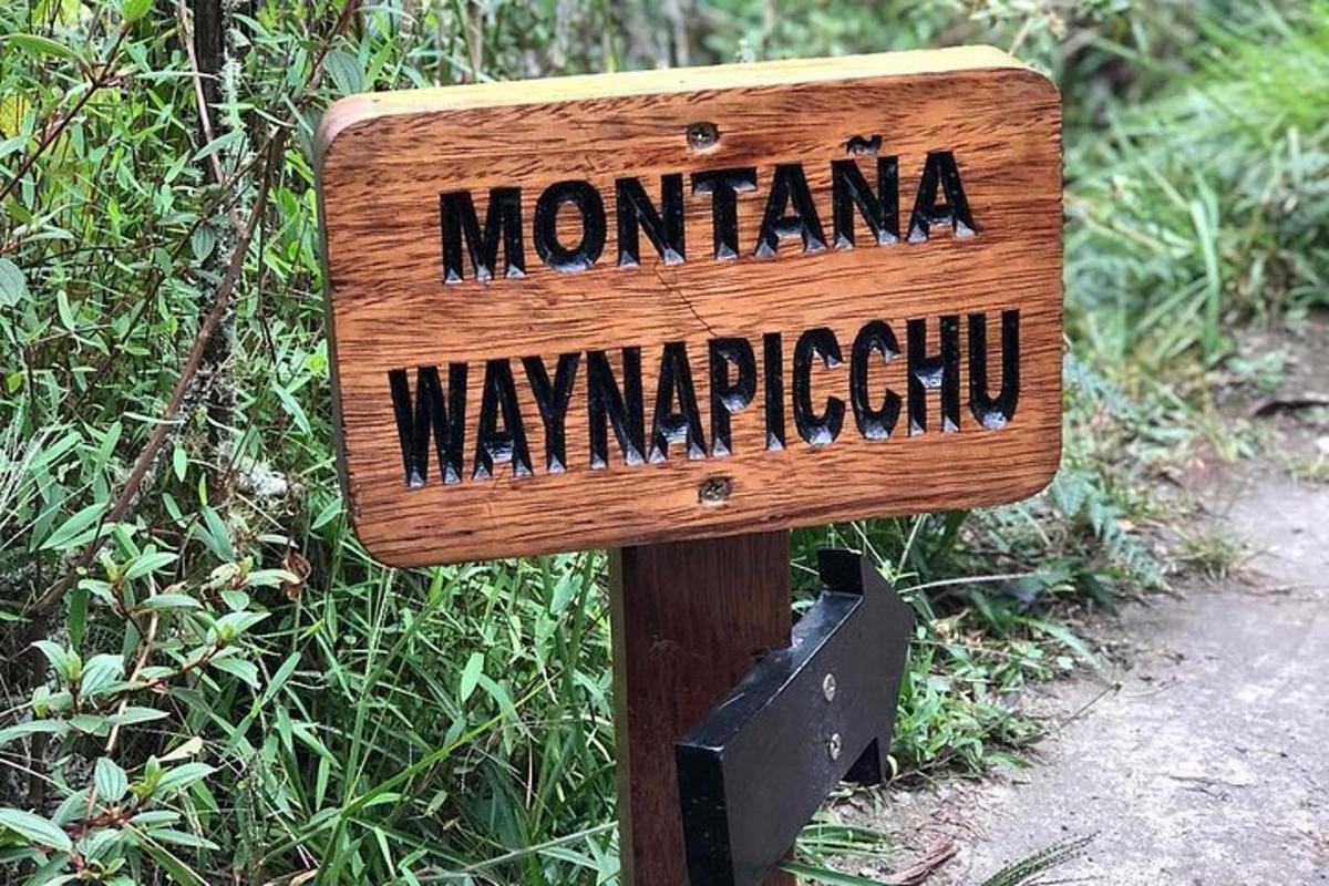 dřevěná cedule s nápisem mongolská wavertritida