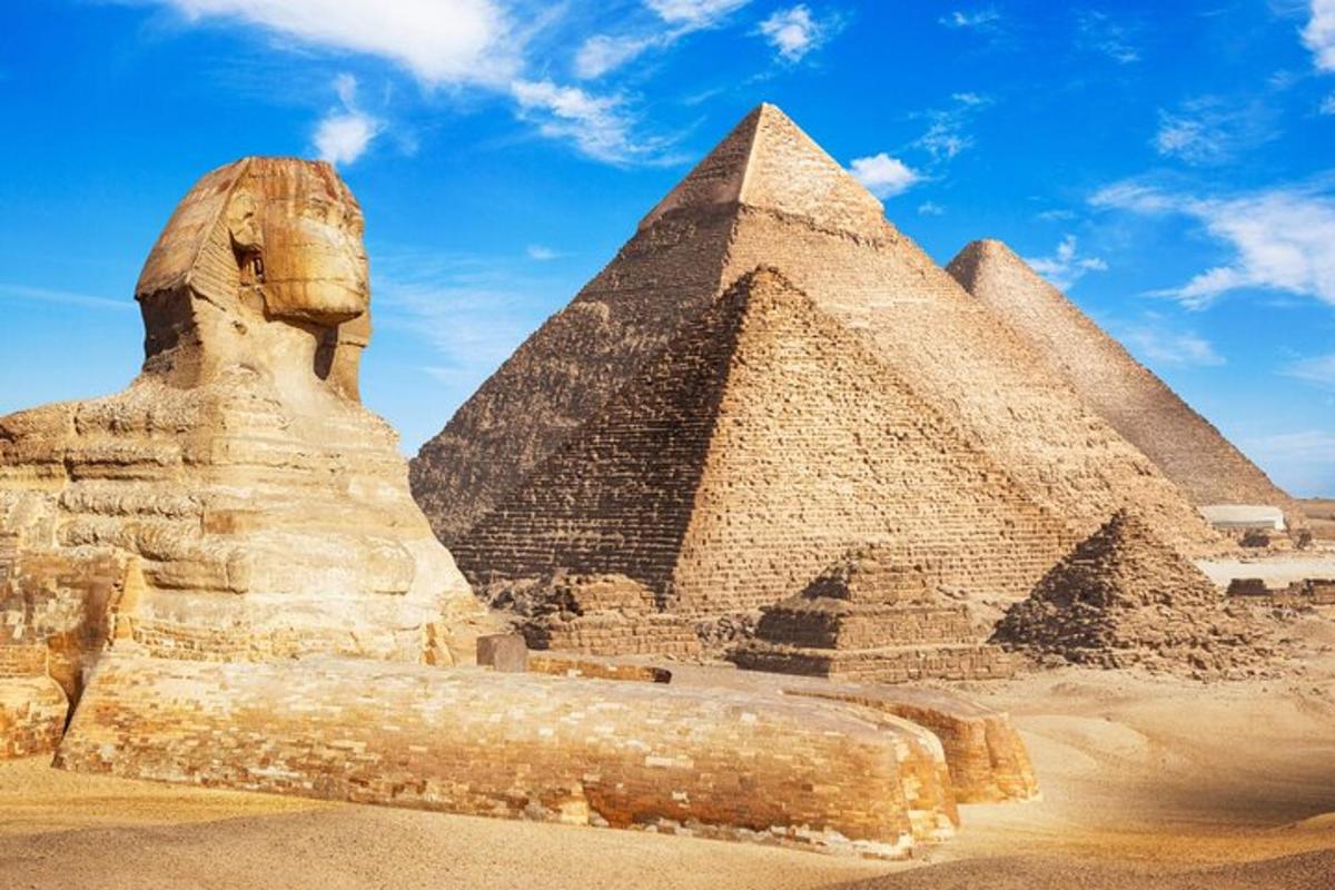 vaade Giza püramiididele ja kuju
