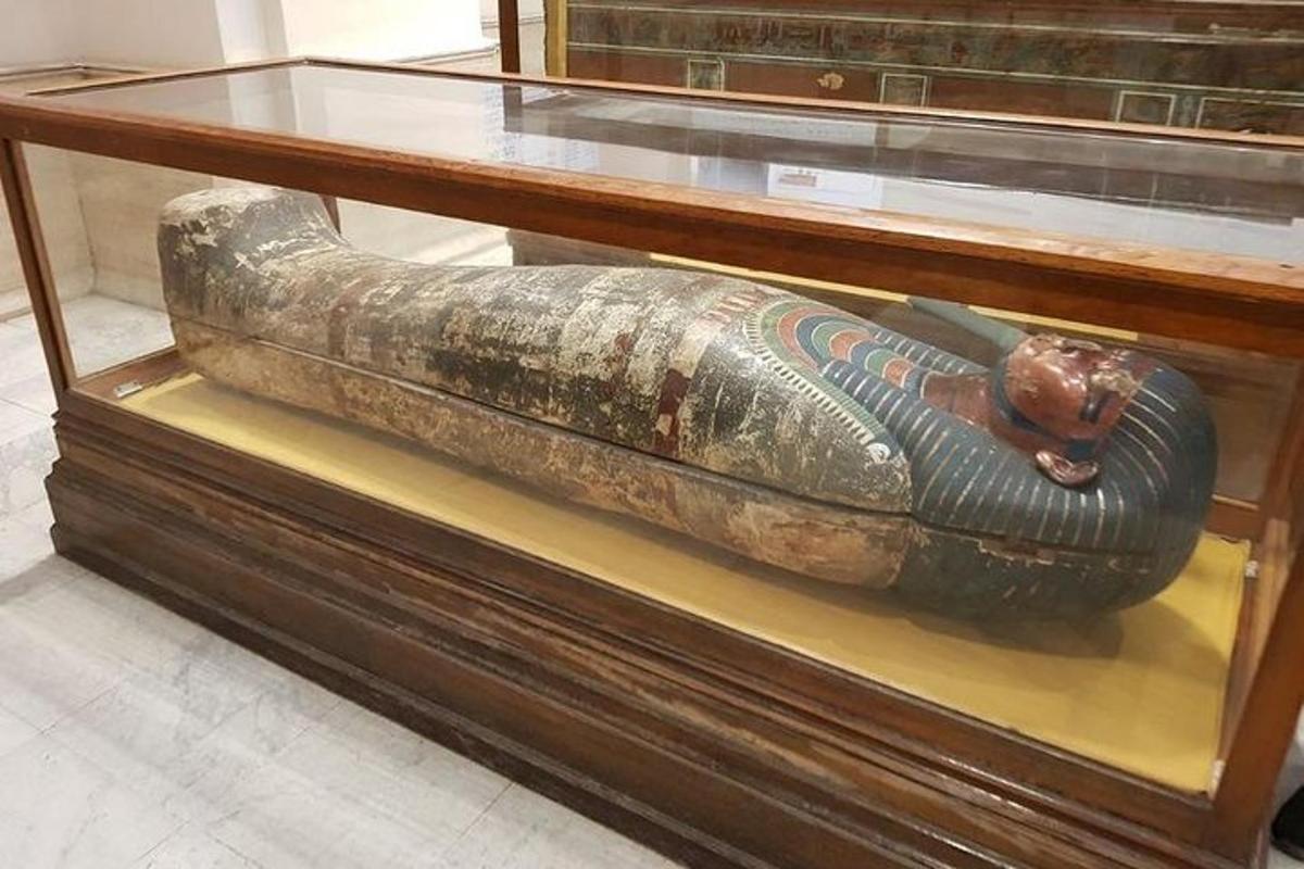 klaasist vitriin suure Oaxaca artefaktiga