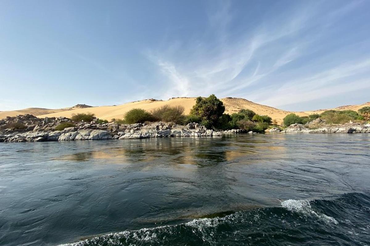 острів посеред водойми