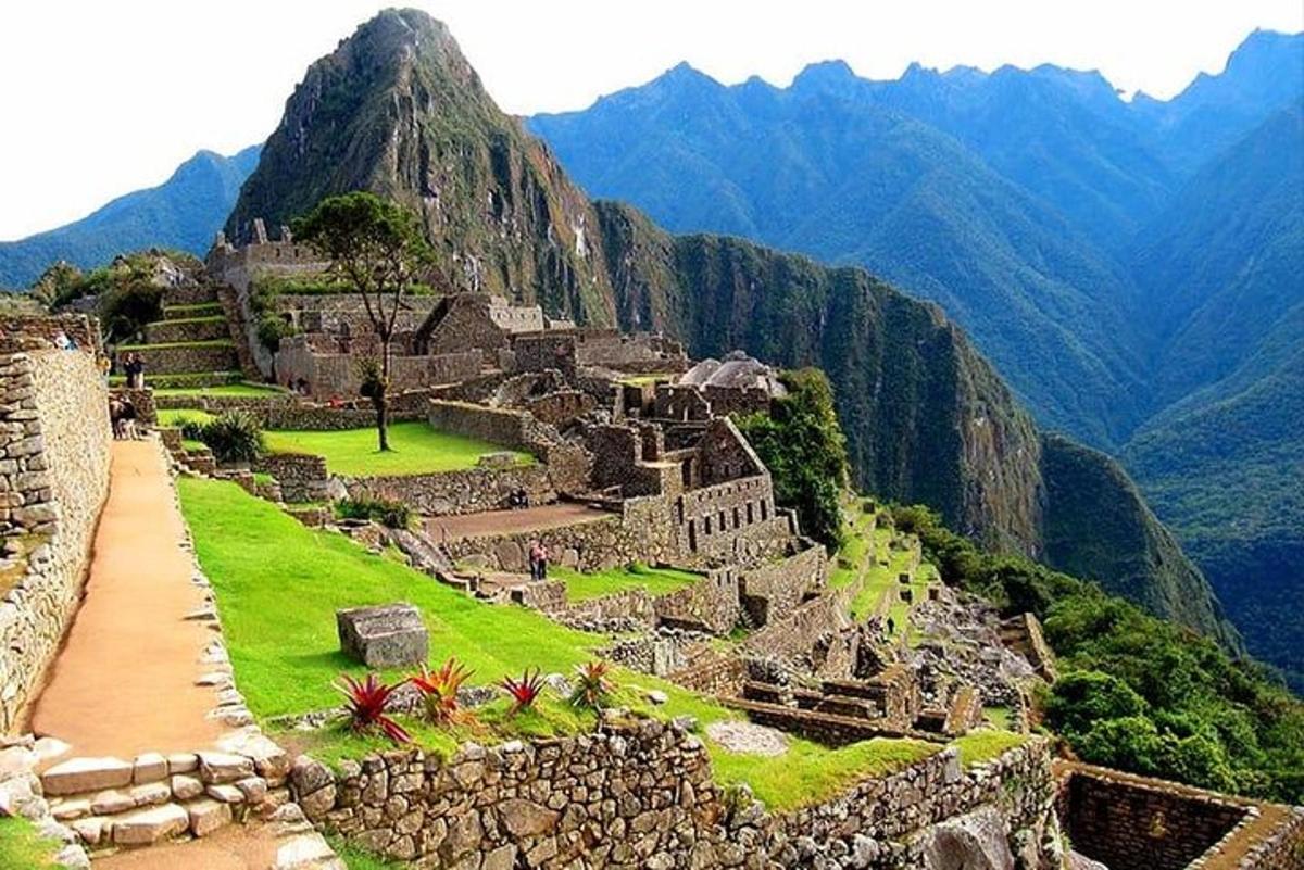 o vedere a ruinelor muntelui Machu Picchu