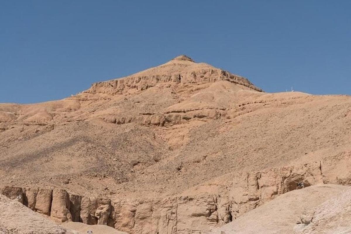 הר באמצע מדבר