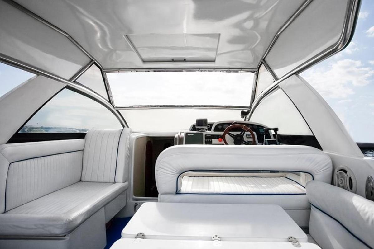 pemandangan kokpit sebuah bot