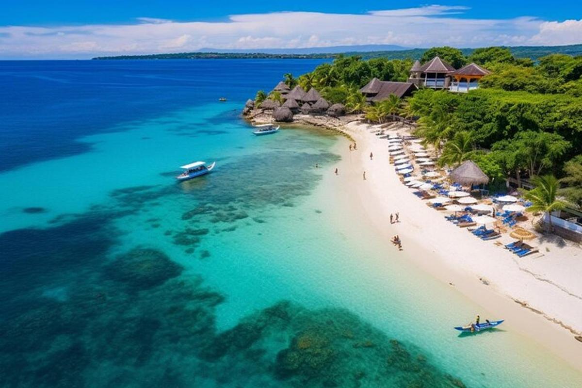 egy légi felvétel egy strandról, ahol emberek vannak a vízben