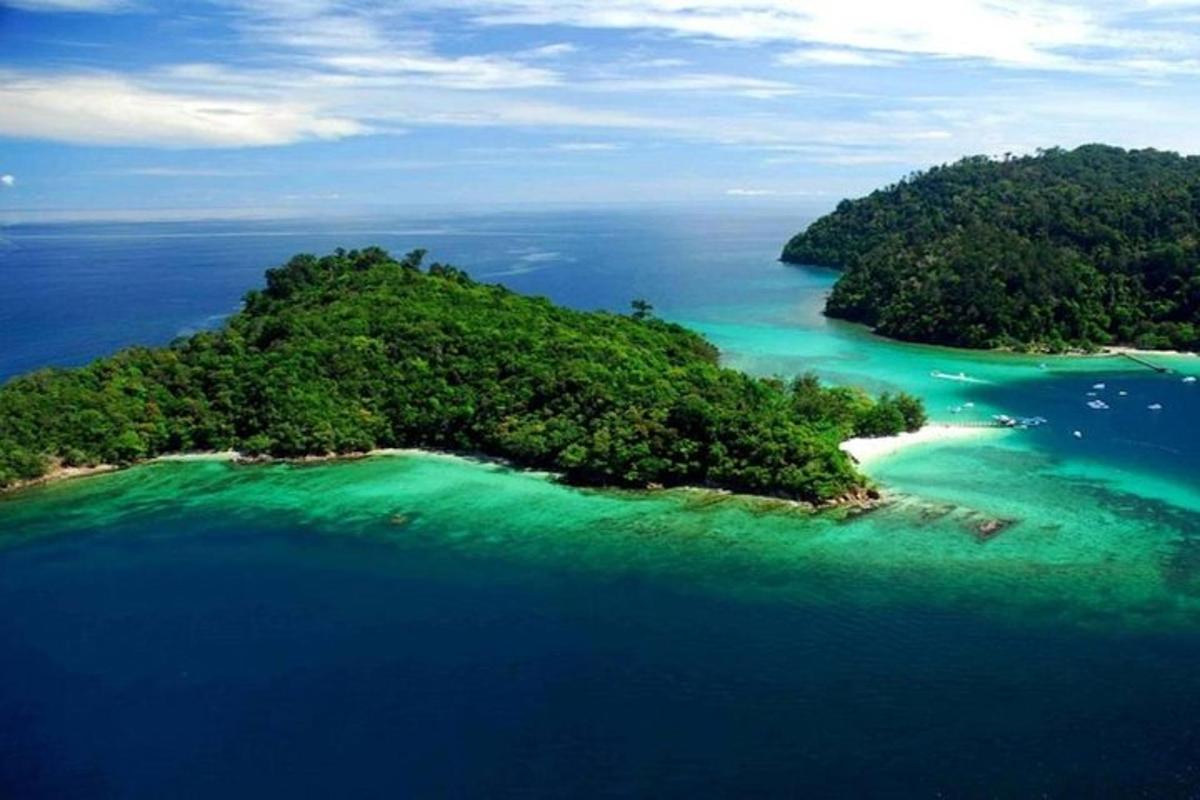 มุมมองทางอากาศของเกาะในมหาสมุทร
