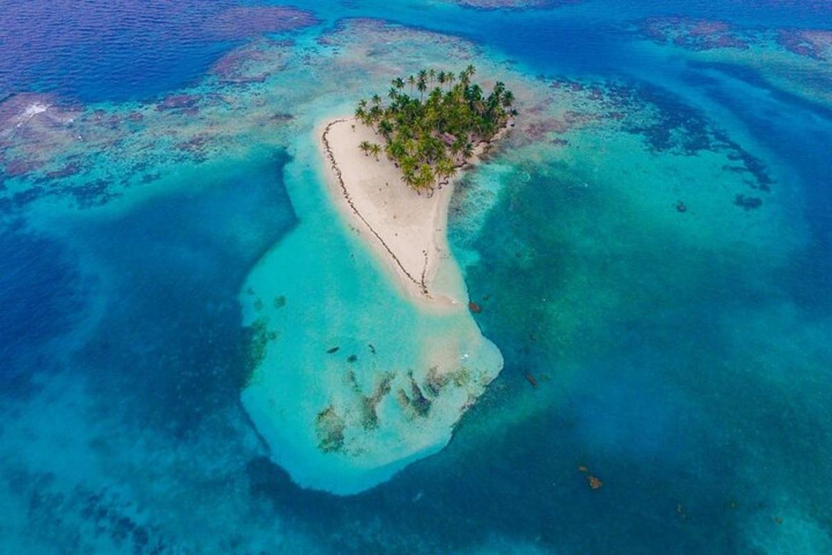 un'isola in mezzo all'oceano