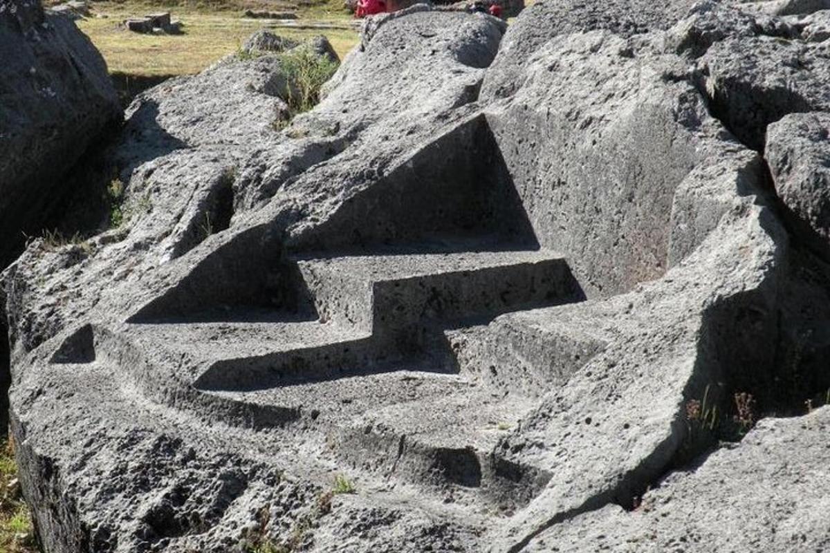 stoneolith dengan simbol di atas beberapa batu