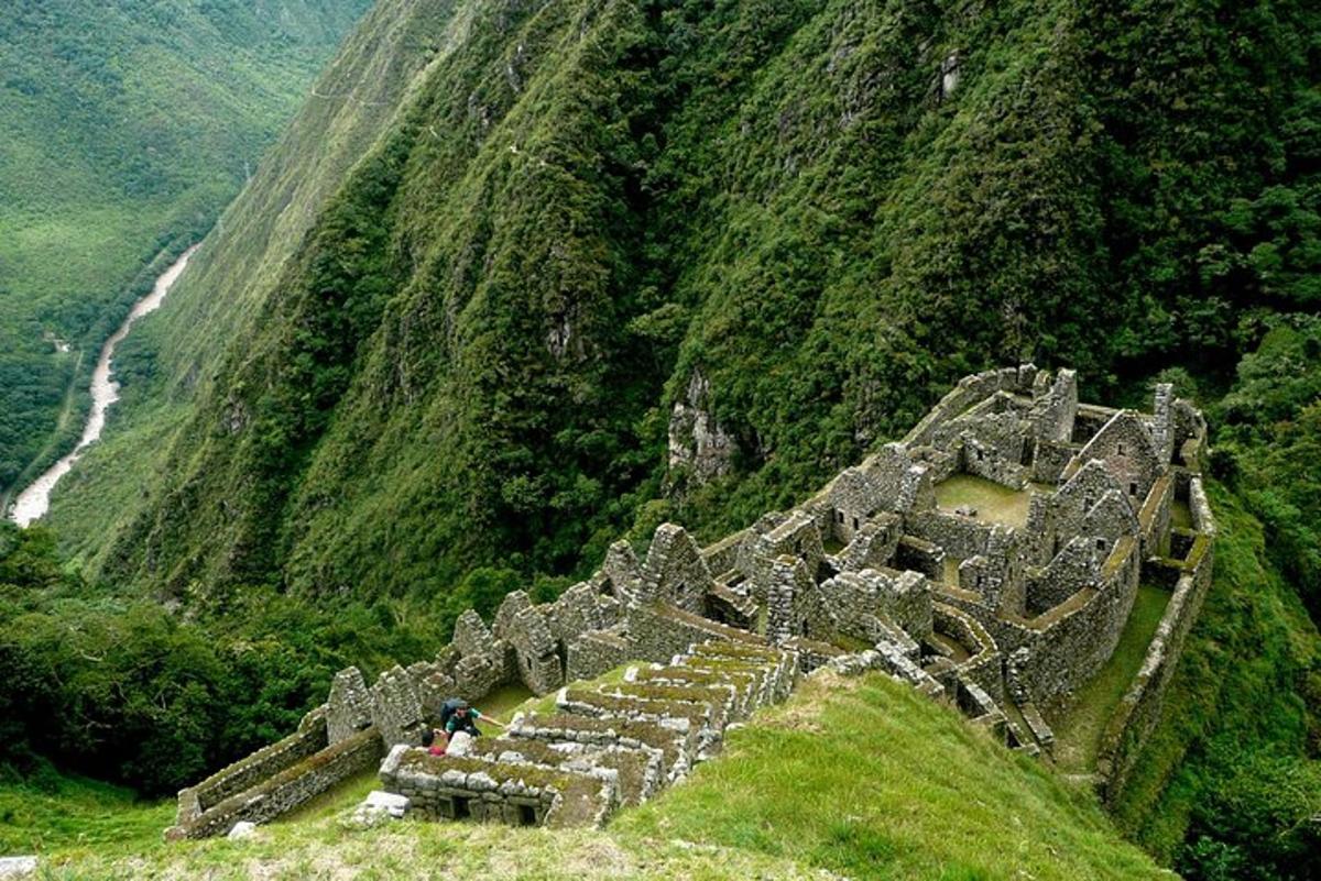 an old building on the side of a mountain