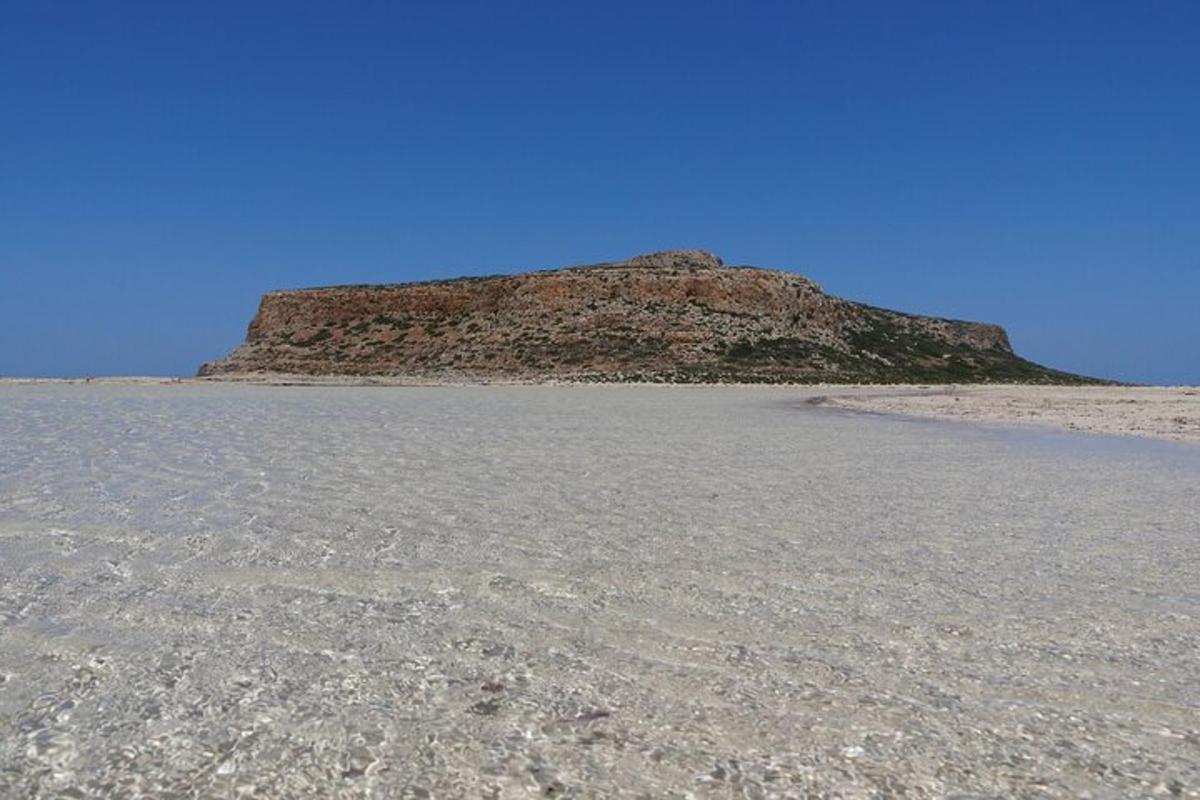 una montagna in mezzo al deserto