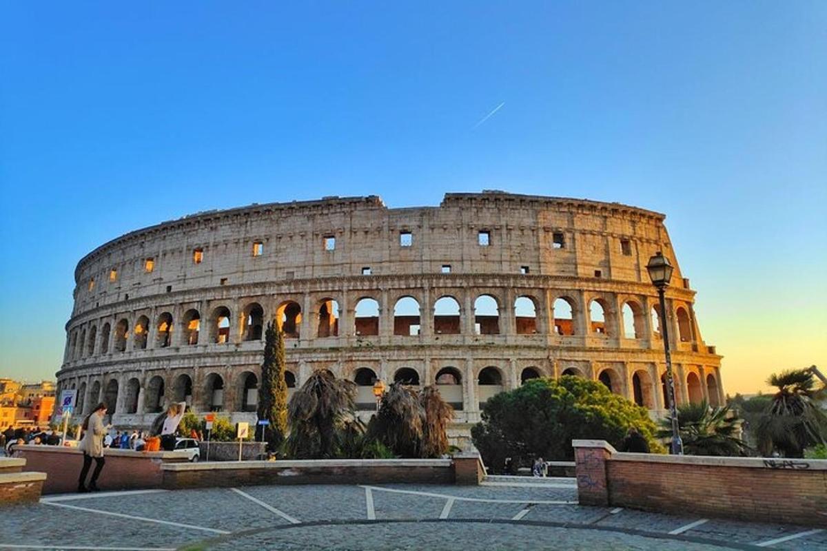 vaade hoone ees asuvale Colosseumile