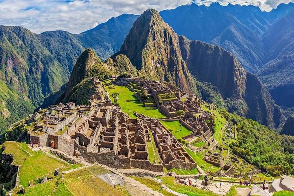 Letecký pohled na Machu Picchu v horách