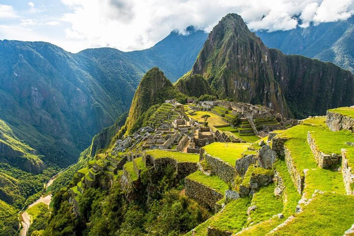 Útsýni yfir rústir Machu Picchu á fjalli