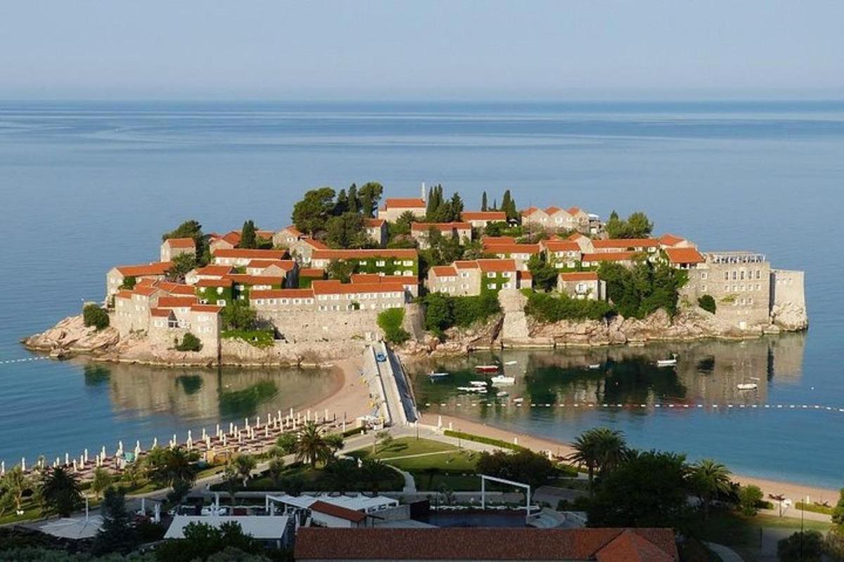 un'isola in mezzo all'acqua