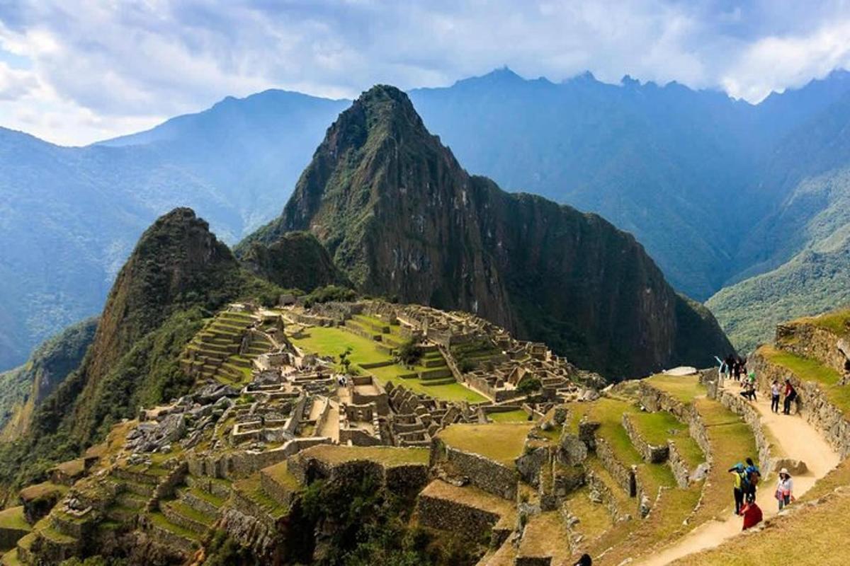 pohled na Machu Picchu z vrcholu hory