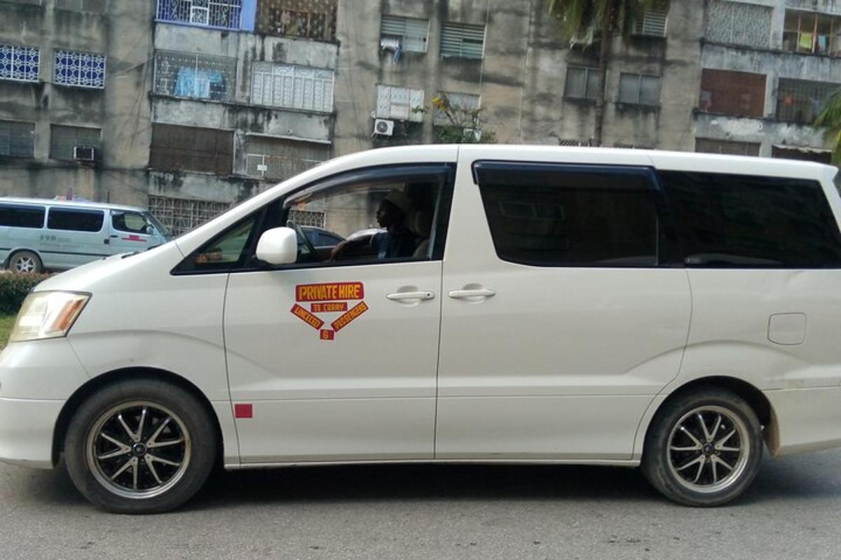 sebuah van putih dengan pelekat di sisinya