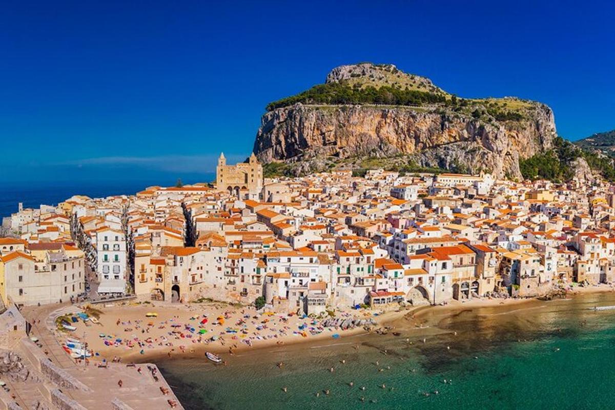 zračni pogled na mesto na plaži