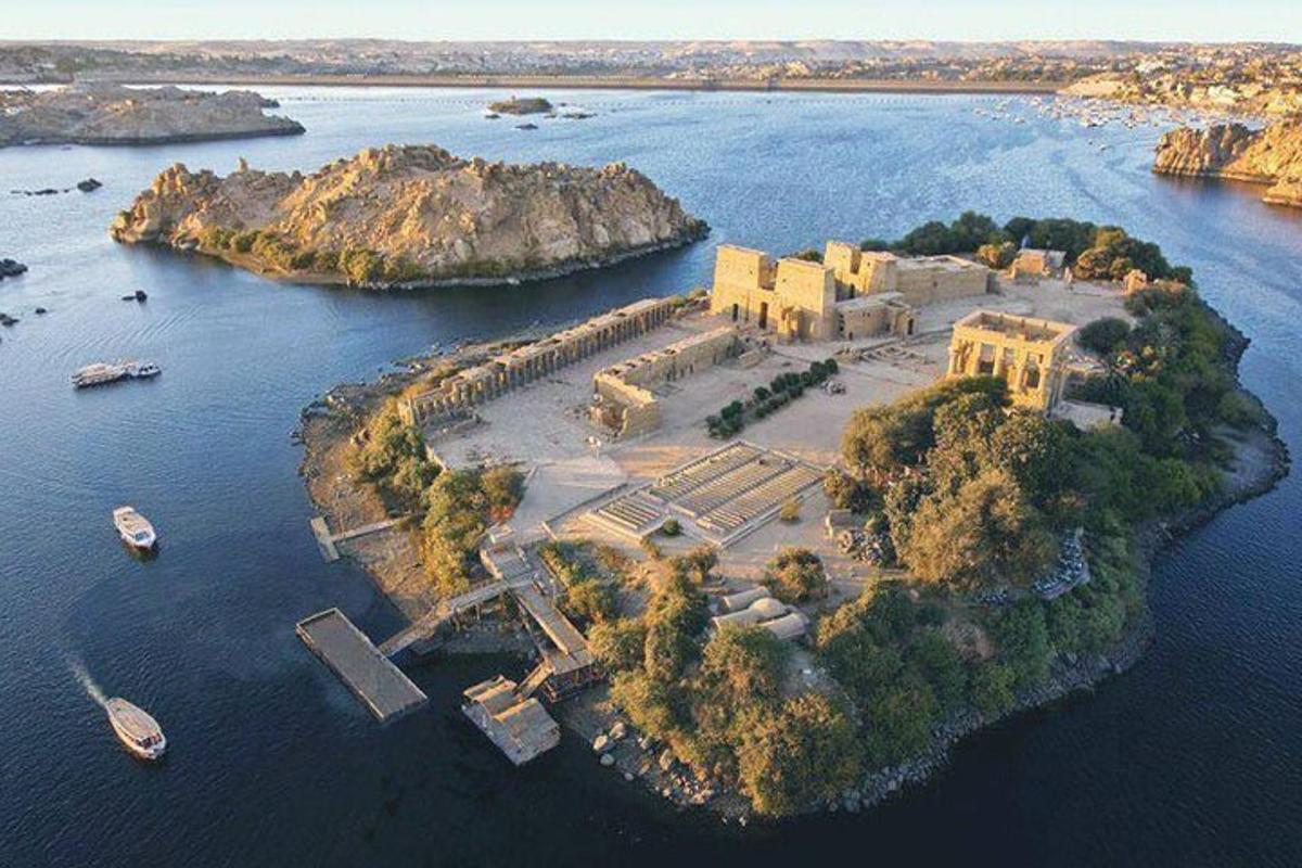 острів посеред водойми