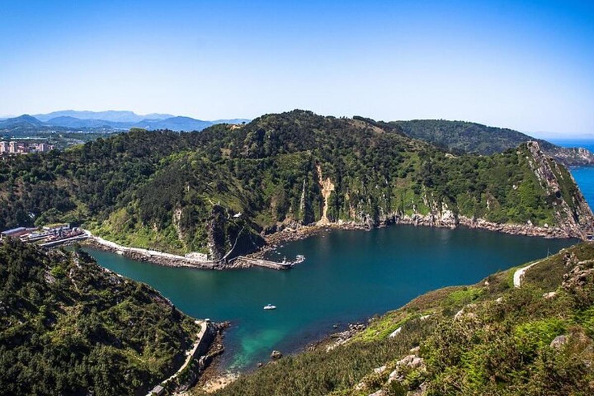 Letecký pohled na jezero na hoře