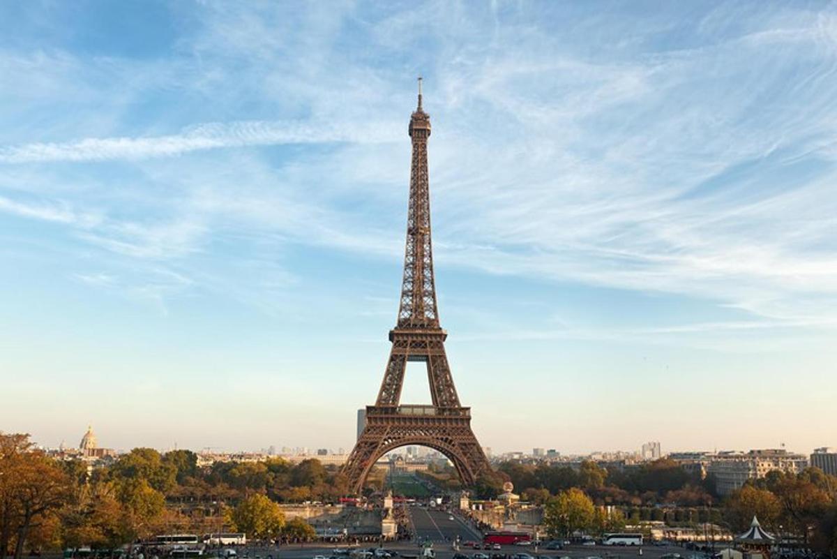 kilátás az Eiffel-toronyra Párizsban