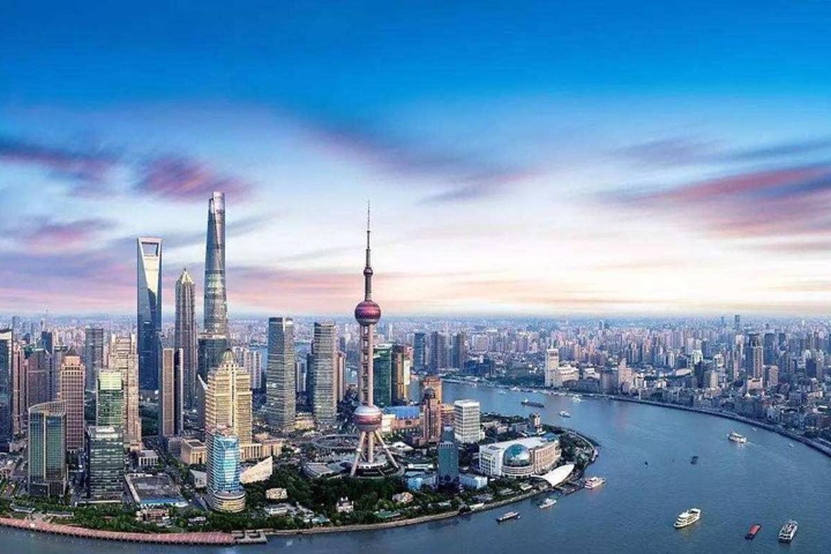 una vista aerea di una città con edifici alti