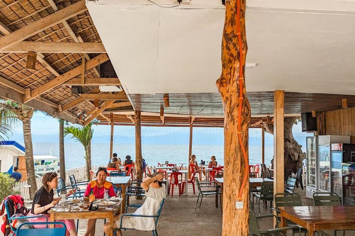 restoran dengan pemandangan pantai