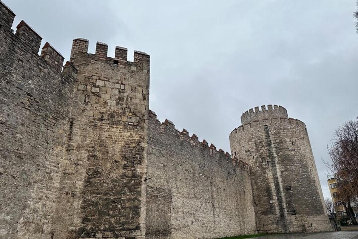 due torri di un castello una accanto all'altra