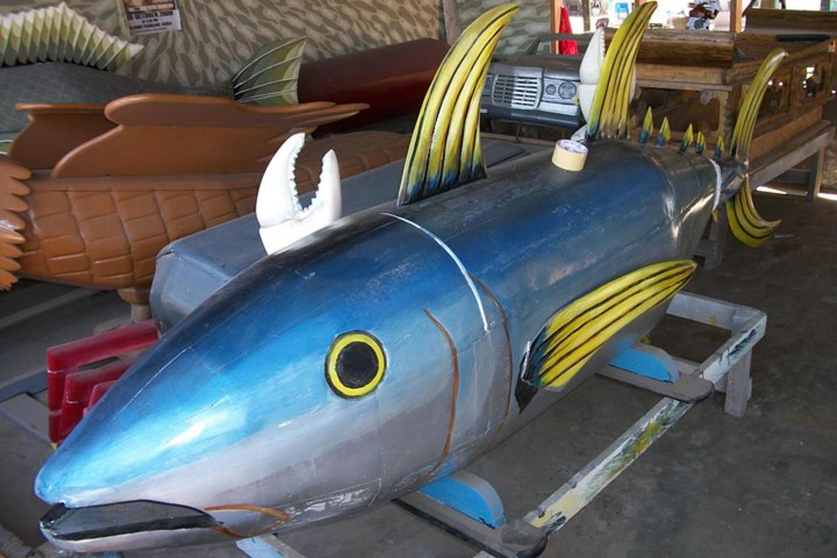 s'exhibeix una maqueta d'un peix