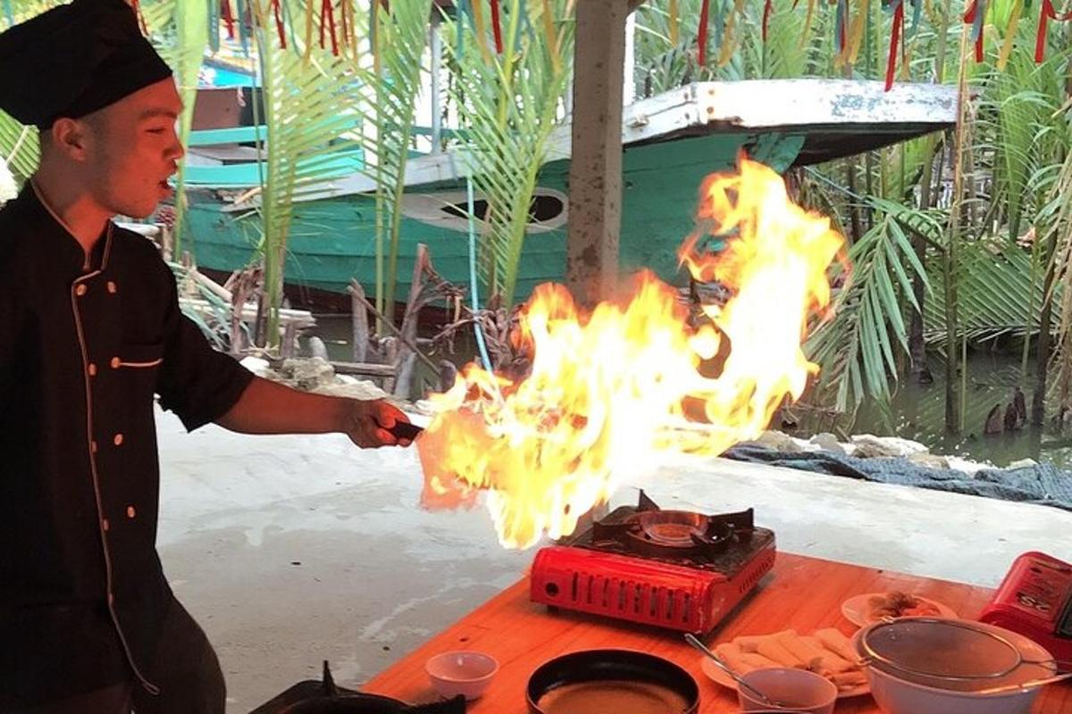 un uomo sta cucinando il cibo su una griglia con le fiamme