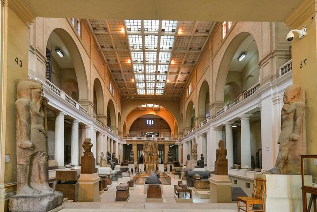 muzeum se sochami vystavenými v budově