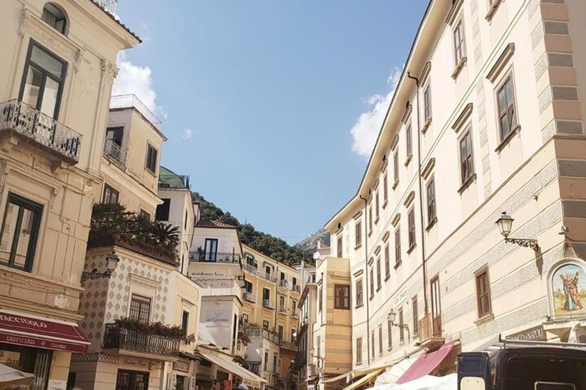 skupina stavb na mestni ulici