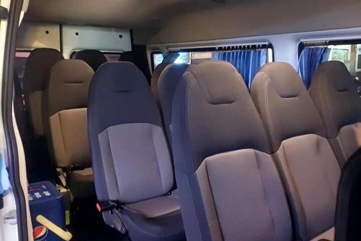 imej tempat duduk belakang van