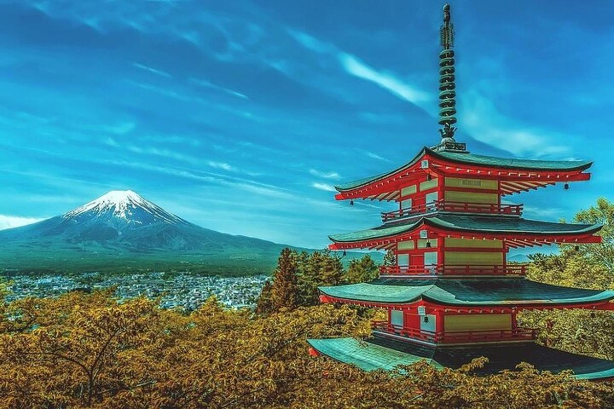 pagoda z goro v ozadju