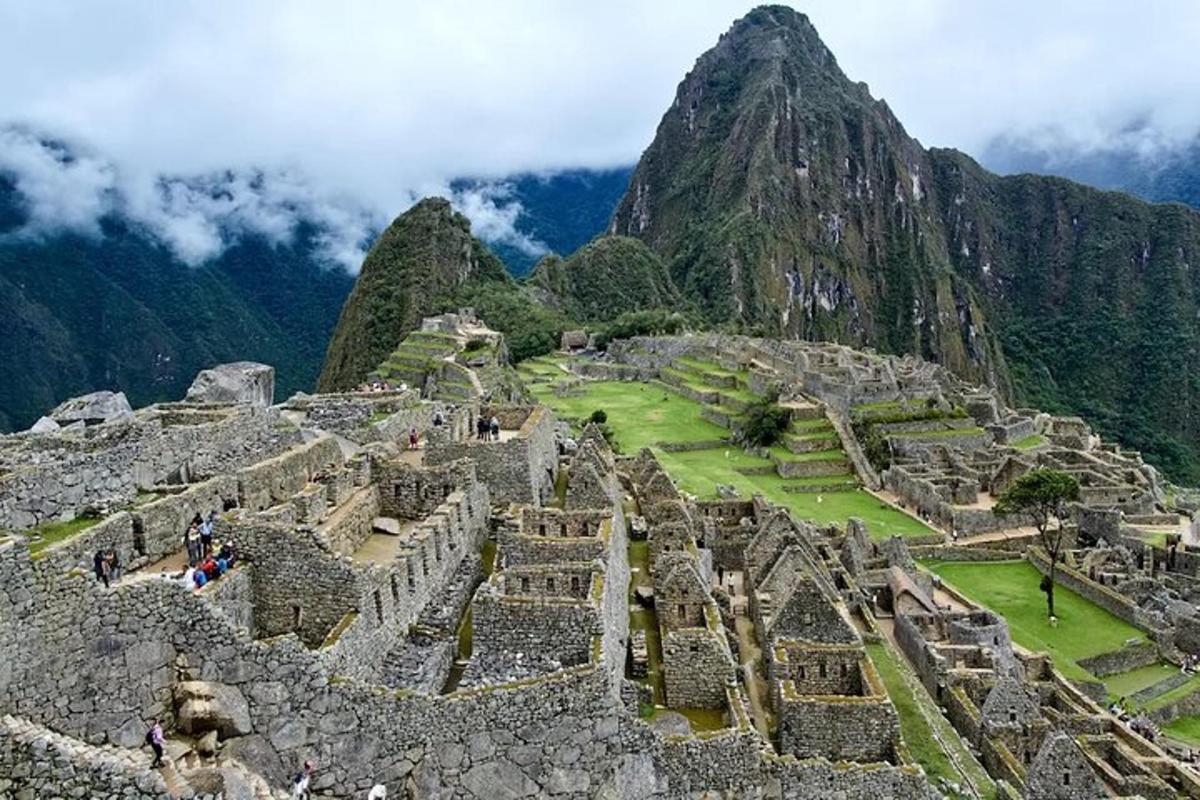 vaade Machu Picchule, taustal mägi