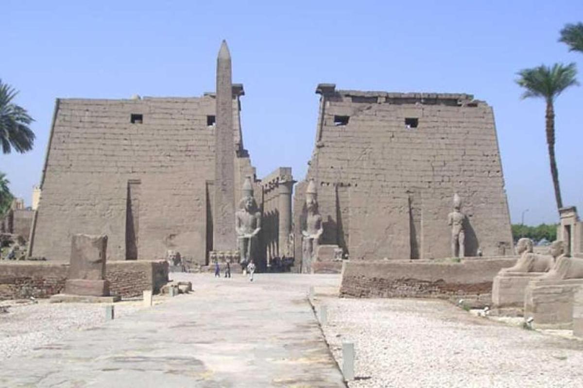 منظر لأنقاض مبنى