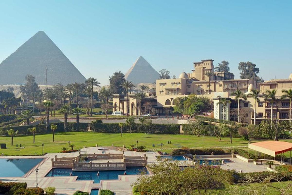 pemandangan piramid dari bandar cairo