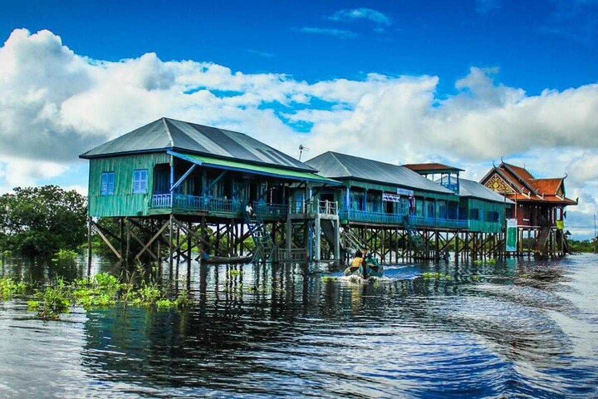 một nhóm nhà trên bến tàu dưới nước