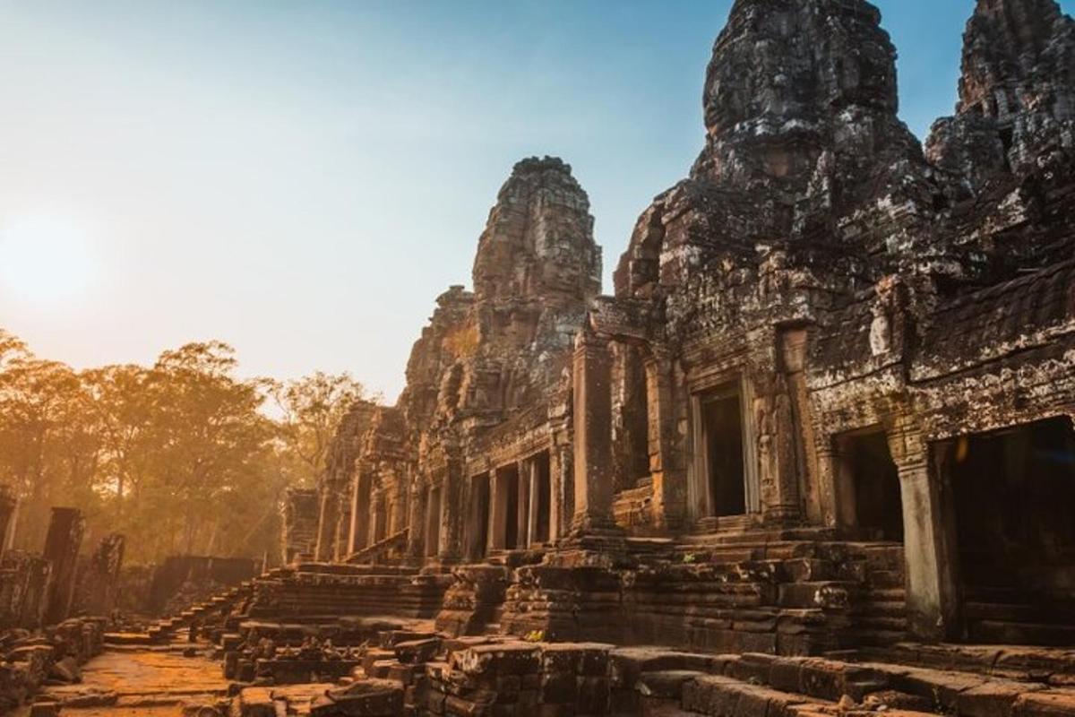 um templo nas ruínas de um edifício antigo