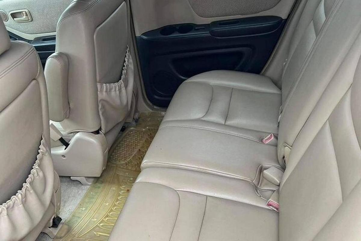grupa sjedala na stražnjem dijelu automobila