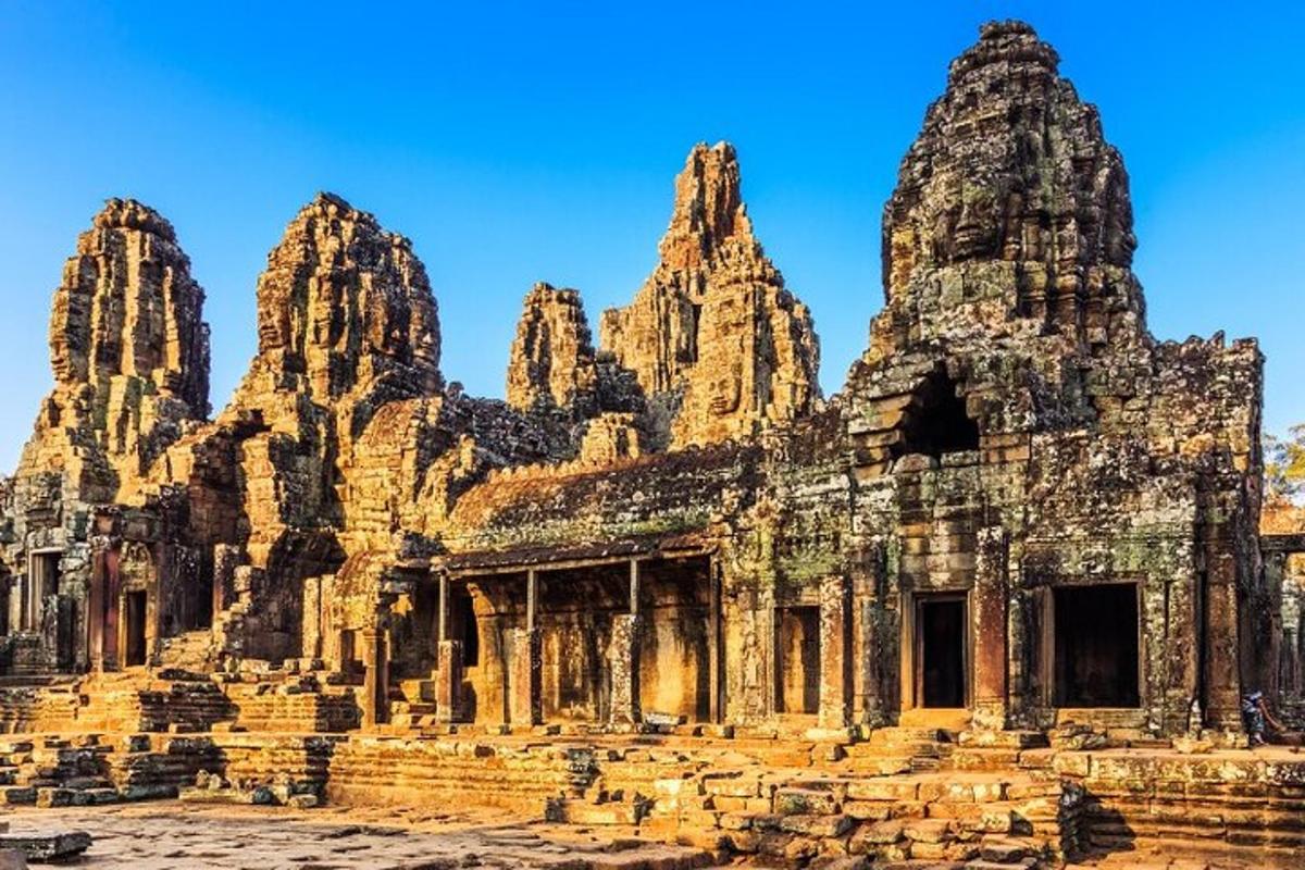 Un edificio antiguo en las ruinas de un templo.