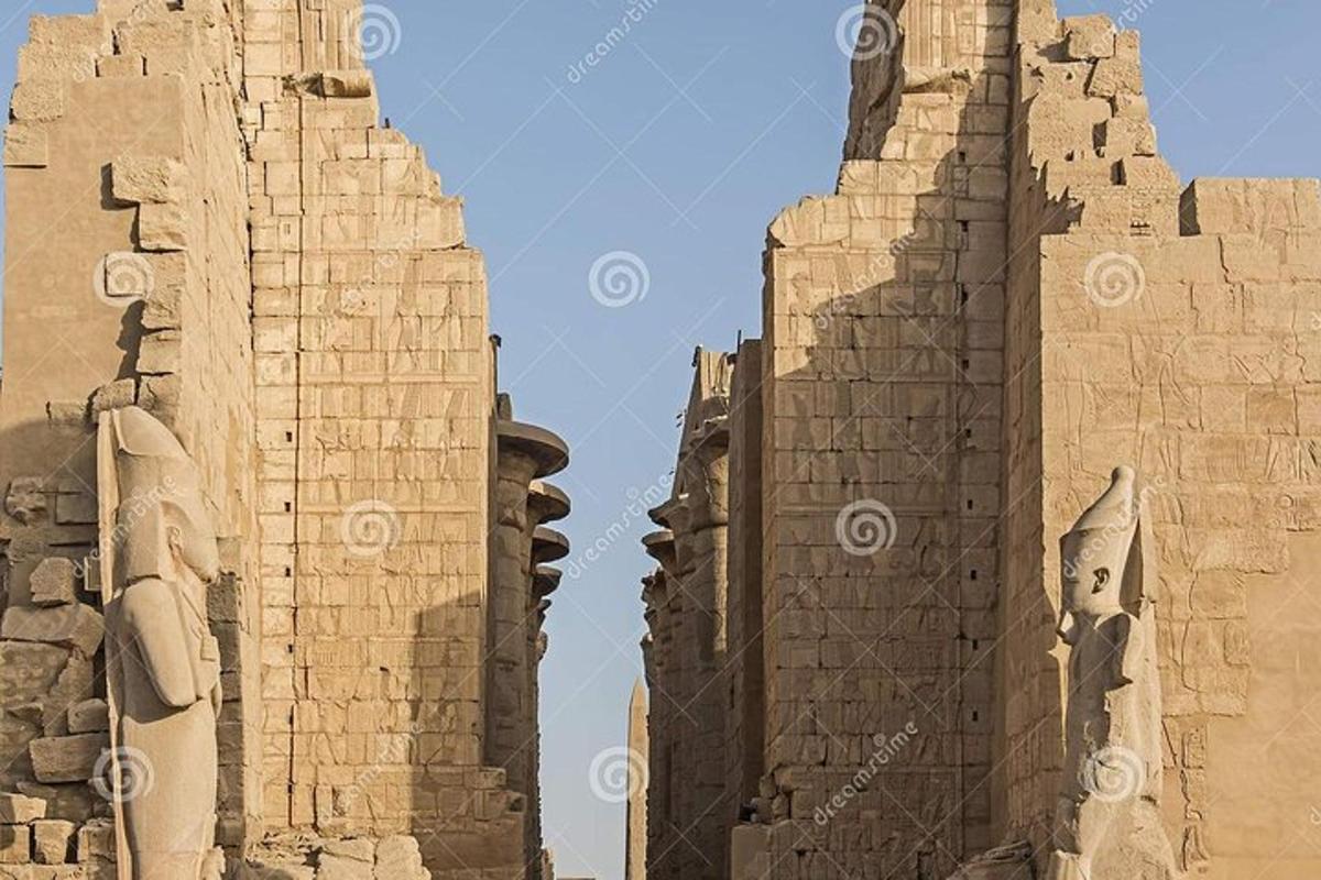 hai tàn tích của đền thờ Nemeus ở Athens