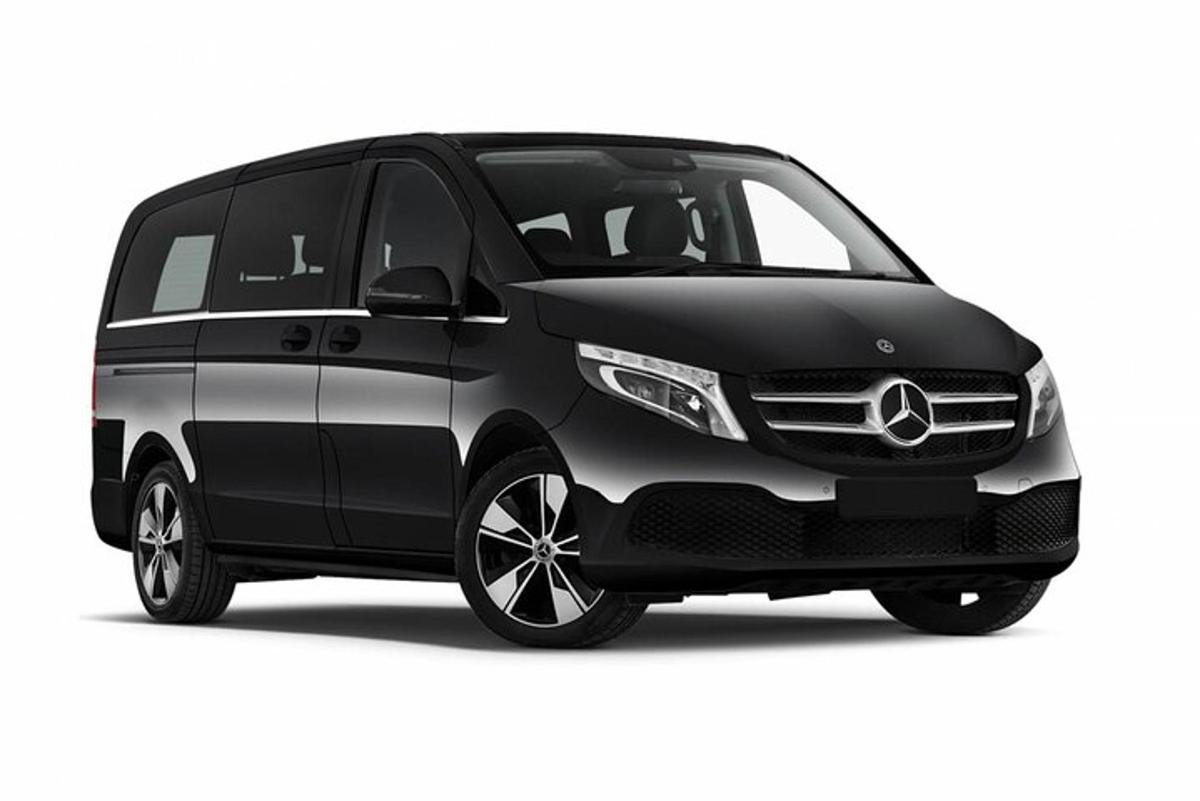 Černo-stříbrný minivan Mercedes Benz