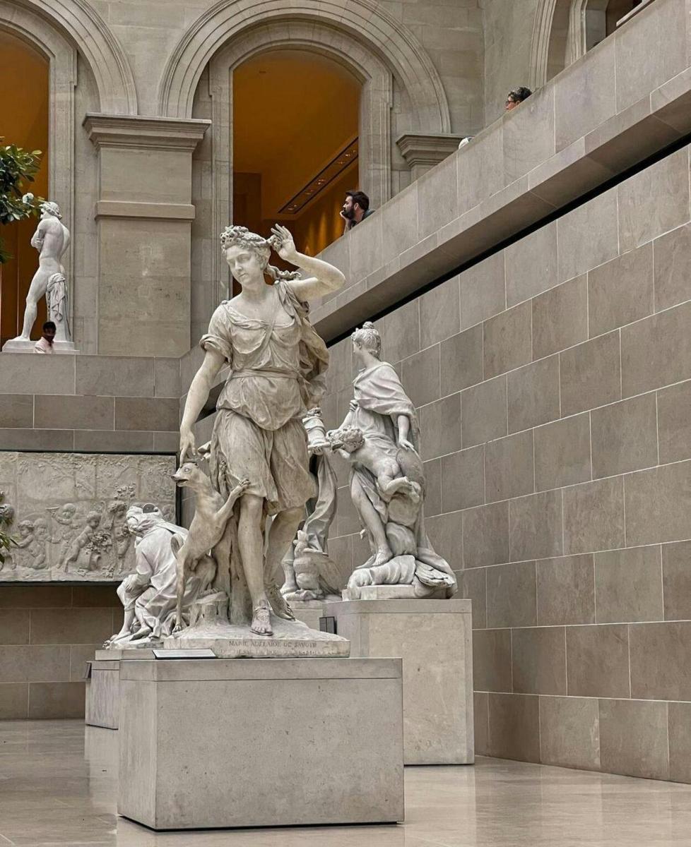 a statue of a woman in a building