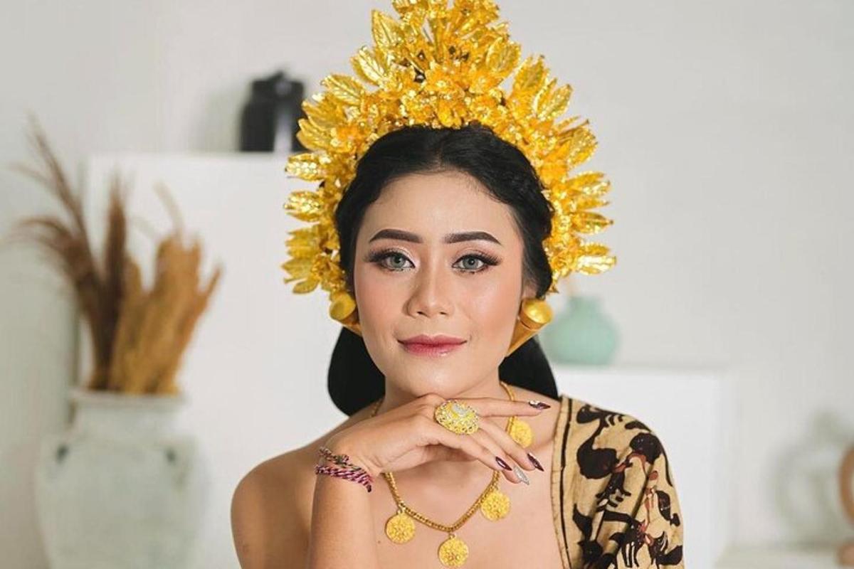 a woman wearing a crown of gold laurels