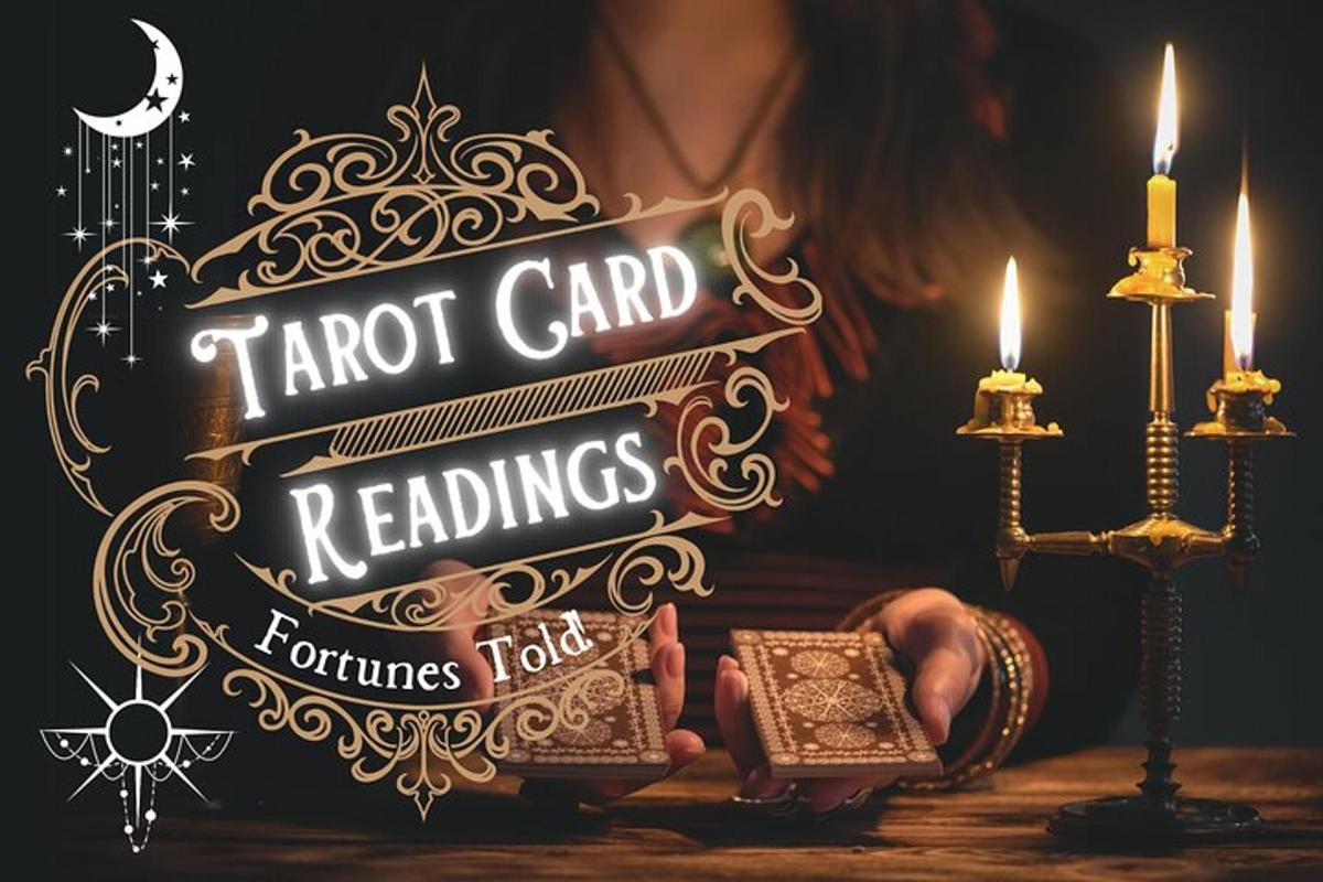 egy nő, aki egy tarot kártyajóslást jelző táblát tart a kezében a jövőbeli állások meghatározásához